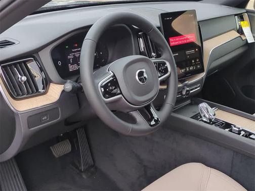 2026 Volvo XC60 B5 Plus