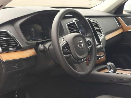 2025 Volvo XC90 B6 Plus 7-Seater