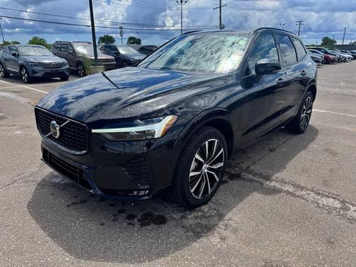 Onyx Black Metallic 2024 Volvo XC60 B5 Ultimate Dark Theme