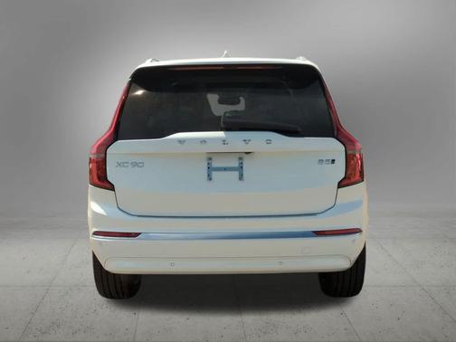 2025 Volvo XC90 B5 Core