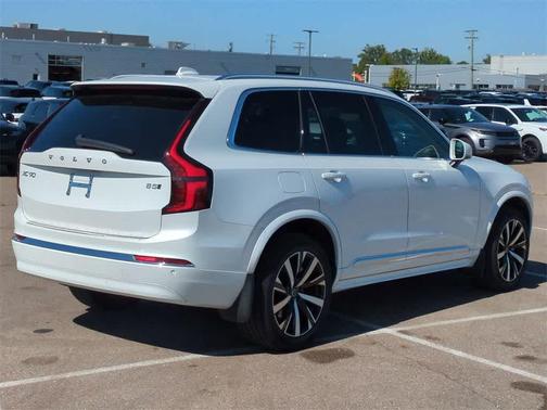2025 Volvo XC90 B5 Core