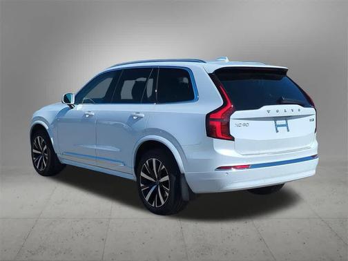 2025 Volvo XC90 B5 Core