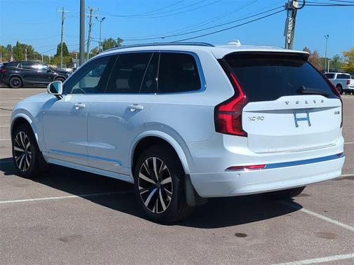 2025 Volvo XC90 B5 Core