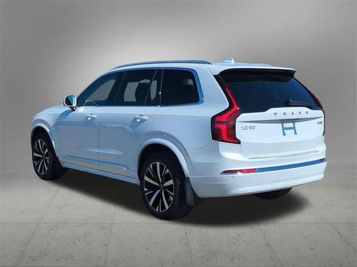 2025 Volvo XC90 B5 Core
