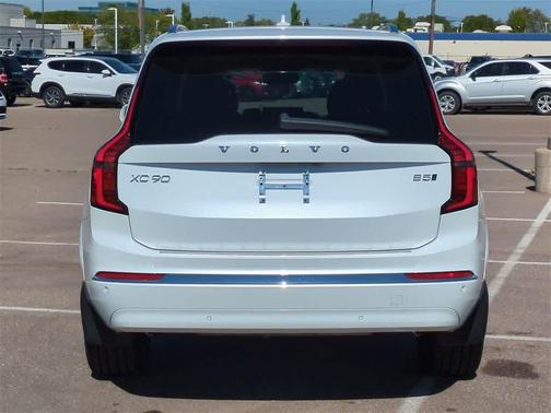 2025 Volvo XC90 B5 Core