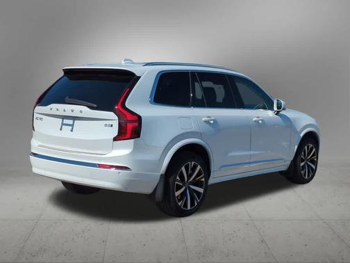 2025 Volvo XC90 B5 Core