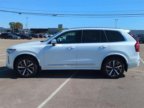 2025 Volvo XC90 B5 Core