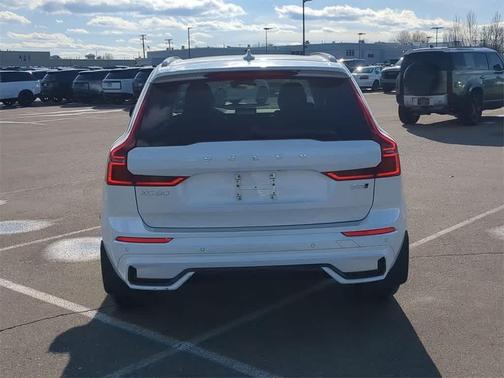 2026 Volvo XC60 B5 Ultra