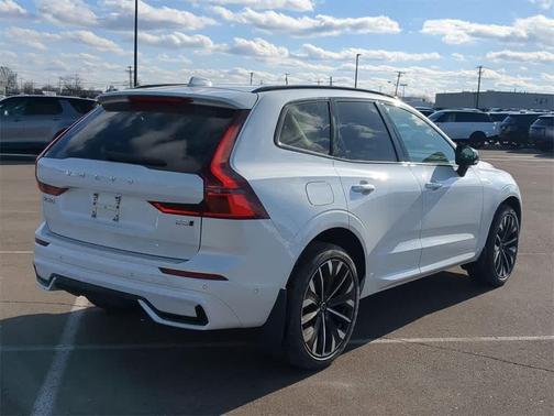 2026 Volvo XC60 B5 Ultra