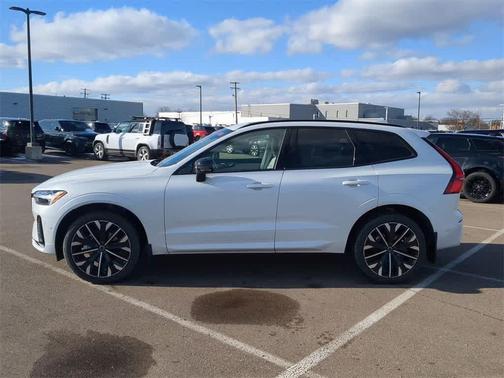 2026 Volvo XC60 B5 Ultra