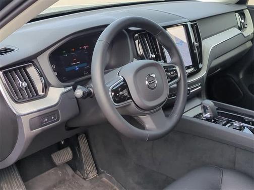 2025 Volvo XC60 Plug-In Hybrid T8 Plus