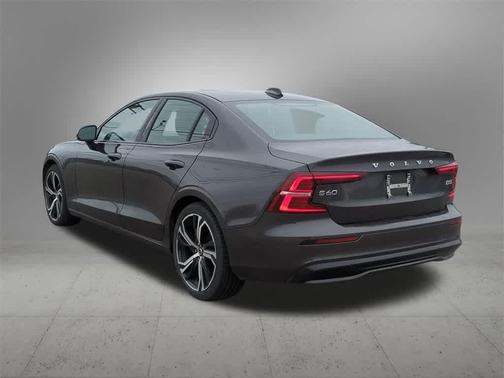 2024 Volvo S60 B5 Core Dark Theme