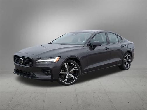 2024 Volvo S60 B5 Core Dark Theme