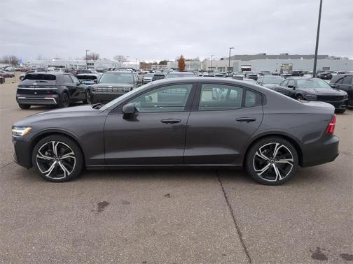 2024 Volvo S60 B5 Core Dark Theme