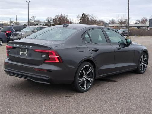 2024 Volvo S60 B5 Core Dark Theme