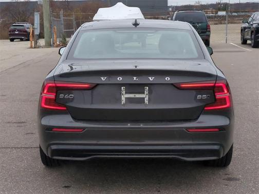 2024 Volvo S60 B5 Core Dark Theme