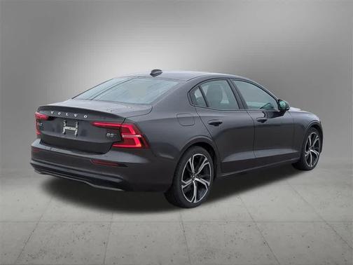 2024 Volvo S60 B5 Core Dark Theme