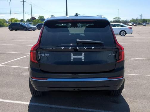 Onyx Black Metallic 2026 Volvo XC90 Plus, B6 AWD Gas (mild hybrid), Gasoline, Bright, 7 Seats
