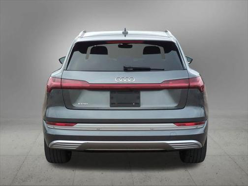 2019 Audi e-tron Premium Plus