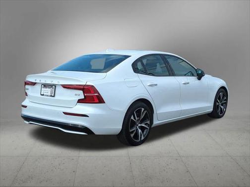 2024 Volvo S60 B5 Core Dark Theme