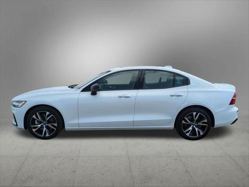 2024 Volvo S60 B5 Core Dark Theme