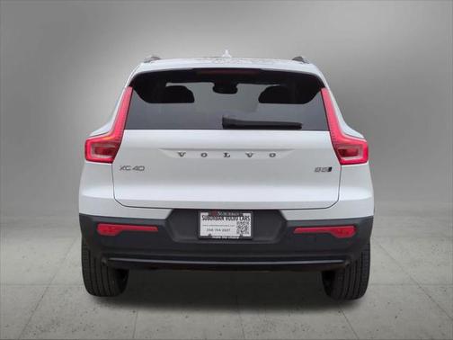 2025 Volvo XC40 B5 Plus Dark Theme