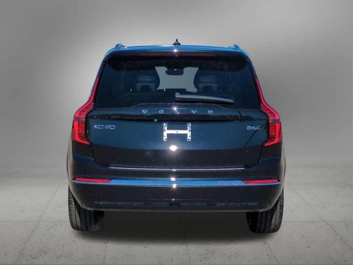Onyx Black Metallic 2026 Volvo XC90 Plus, B6 AWD Gas (mild hybrid), Gasoline, Bright, 7 Seats