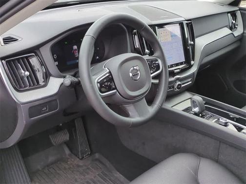 2025 Volvo XC60 Plus