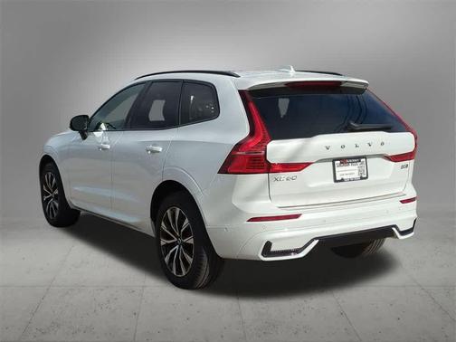 2024 Volvo XC60 B5 Plus Dark Theme