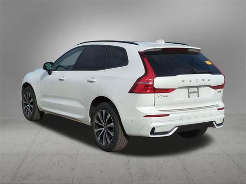 2024 Volvo XC60 B5 Plus Dark Theme