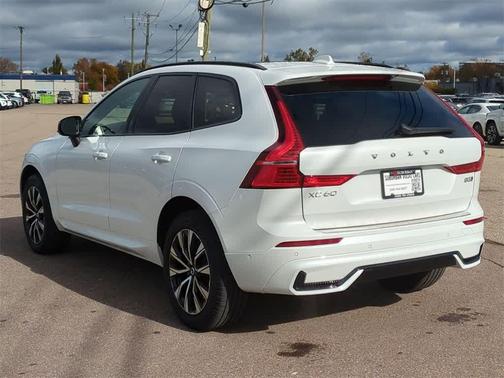 2024 Volvo XC60 B5 Plus Dark Theme
