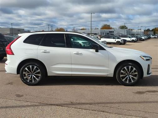 2024 Volvo XC60 B5 Plus Dark Theme