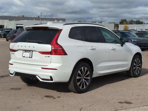 2024 Volvo XC60 B5 Plus Dark Theme