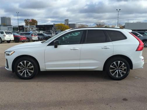 2024 Volvo XC60 B5 Plus Dark Theme
