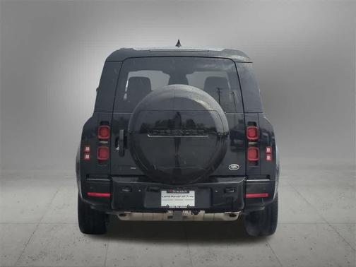2023 Land Rover Defender 130 X-Dynamic SE