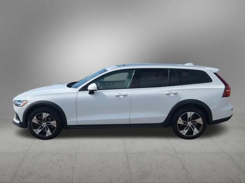 White 2020 Volvo V60 Cross Country T5