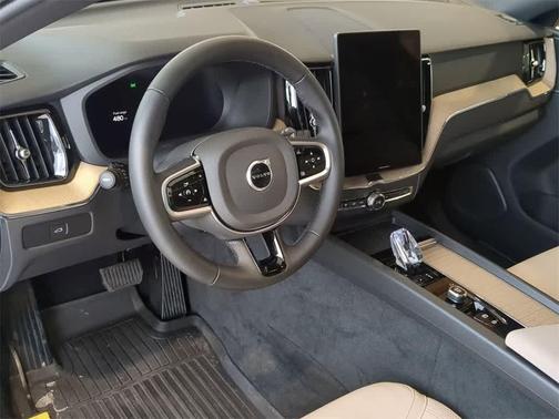 2026 Volvo XC60 B5 Plus