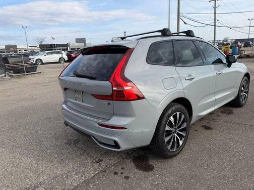 2024 Volvo XC60 B5 Plus Dark Theme