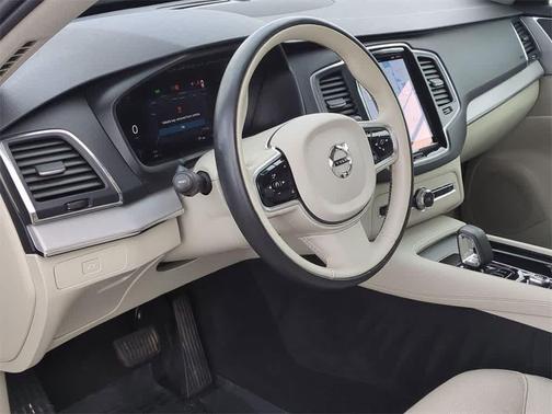 2023 Volvo XC90 B5 Core