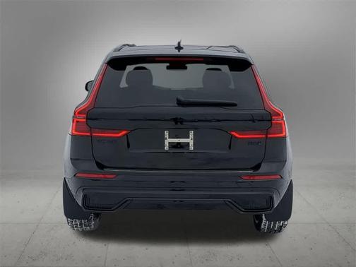 2026 Volvo XC60 B5 Ultra Black Edition