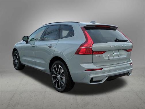 2025 Volvo XC60 B5 Plus