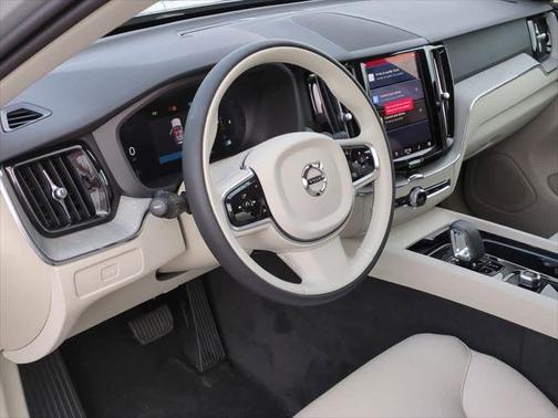 2025 Volvo XC60 B5 Plus