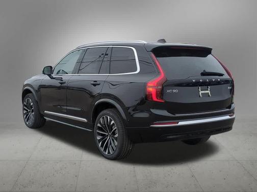 Black 2026 Volvo XC90 B6 Plus 7-Seater