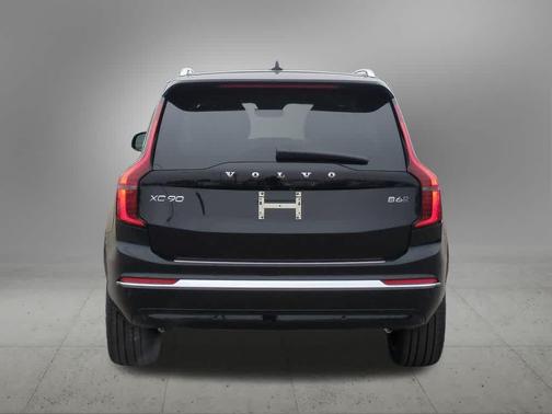 Black 2026 Volvo XC90 B6 Plus 7-Seater