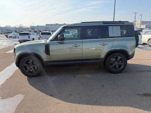 2022 Land Rover Defender 110 SE