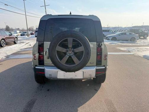 2022 Land Rover Defender 110 SE