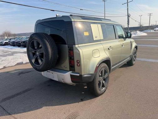 2022 Land Rover Defender 110 SE