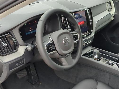 2025 Volvo XC60 Plug-In Hybrid T8 Plus
