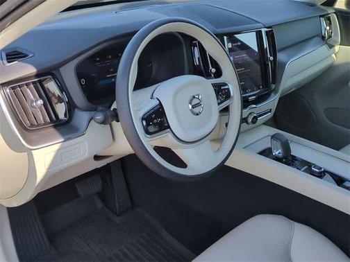 2025 Volvo XC60 Plug-In Hybrid T8 Core