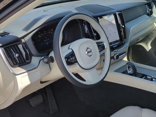 2025 Volvo XC60 Plug-In Hybrid Plus